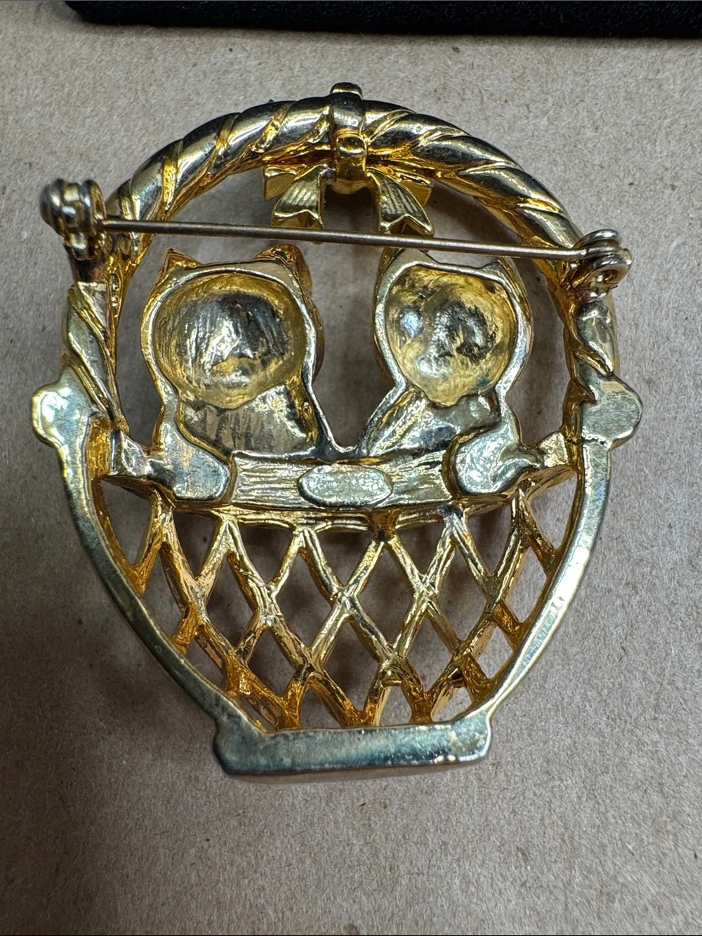Vintage Gold-Tone Cat Basket Brooch with Green Eyes - Unbranded